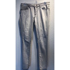 Light grey skinny jeans